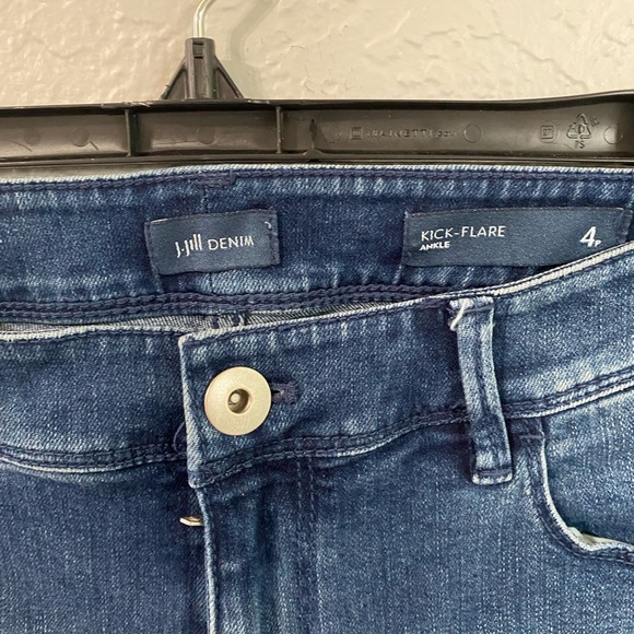 JJill 2019 Kick-Flare Ankle Jeans, Raw hem, ankle cropped jeans; size 4 - Picture 6 of 7